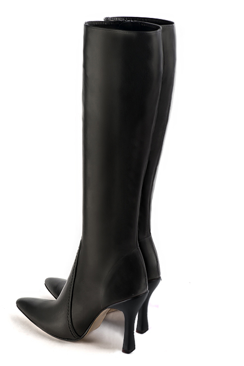 Bottes femme feminines sur mesures noir satine Mollets fins ou larges Bout effile. Talon tres haut bobine. Personnalisation. Modele Stan Milan Stiletto